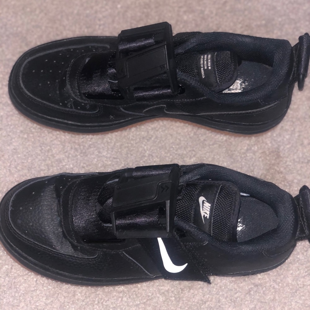 Sneakers - Picture 3 of 4